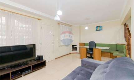 Sobrado para venda em Boqueirão de 112.23m² com 3 Quartos, 1 Suite e 2 Garagens