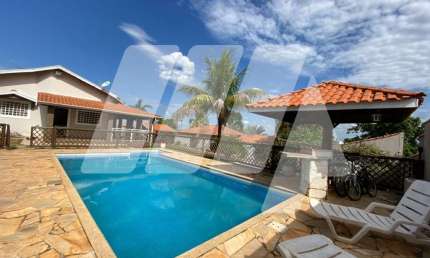 Casa para venda em São Pedro de 283.00m² com 3 Quartos, 1 Suite e 2 Garagens