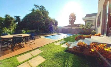 Casa de Condomínio para venda e aluguel em Granja Viana de 522.00m² com 3 Quartos, 3 Suites e 6 Garagens