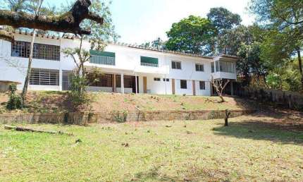Casa de Condomínio para venda em Granja Viana de 486.00m² com 4 Quartos, 2 Suites e 5 Garagens