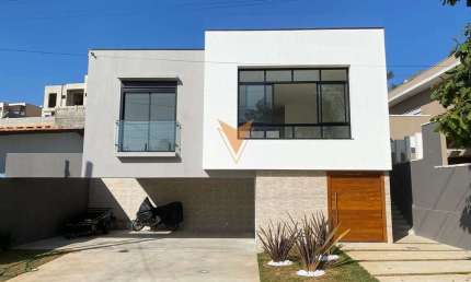 Casa para venda em Chácara Dos Lagos de 230.00m² com 3 Quartos, 3 Suites e 5 Garagens