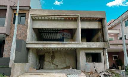 Casa para venda em Aparecidinha de 230.00m² com 3 Quartos, 2 Suites e 4 Garagens