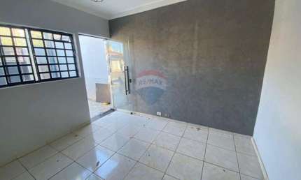 Casa para alugar em Jardim Santa Rosa de 150.00m² com 3 Quartos, 1 Suite e 1 Garagem