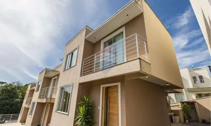 Sobrado para venda em Vista Alegre de 146.00m² com 3 Quartos, 1 Suite e 2 Garagens