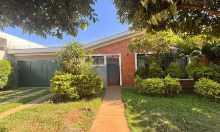 Casa para venda em Jardim América de 230.00m² com 4 Quartos, 2 Suites e 2 Garagens