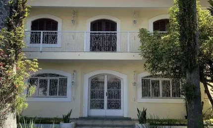 Casa para venda em Vila Oliveira de 400.00m² com 4 Quartos, 2 Suites e 4 Garagens