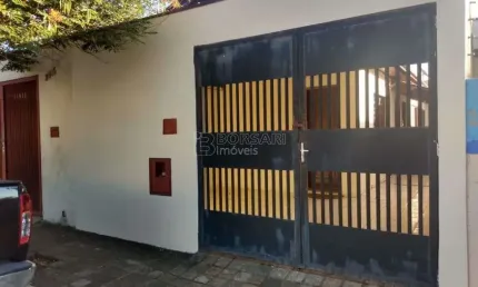 Casa para alugar em Centro de 183.00m² com 2 Quartos, 1 Suite e 1 Garagem