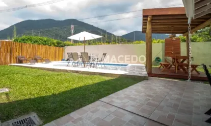 Casa para alugar em Condominio Lagoinha de 149.00m² com 4 Quartos, 3 Suites e 3 Garagens
