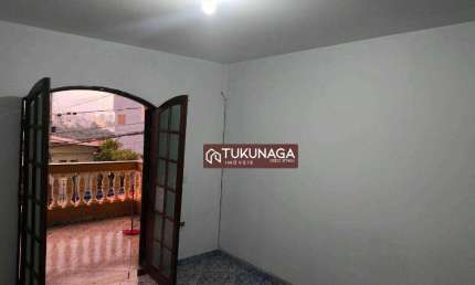 Casa para alugar em Vila Ayrosa de 60.00m² com 1 Quarto e 1 Garagem