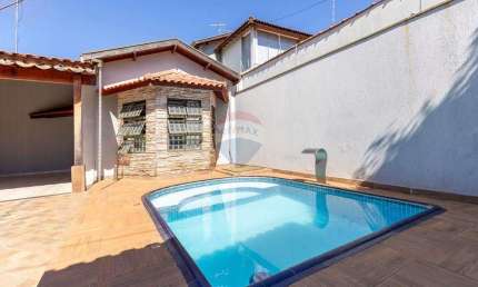 Casa para venda em Residencial E Comercial Palmares de 176.00m² com 3 Quartos, 1 Suite e 4 Garagens