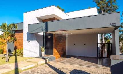 Casa de Condomínio para venda em Residencial Central Parque de 212.00m² com 3 Quartos, 1 Suite e 2 Garagens