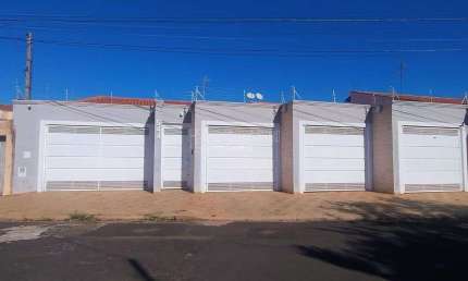 Casa para venda em Jardim Das Estações (vila Xavier) de 336.00m² com 3 Quartos, 1 Suite e 4 Garagens