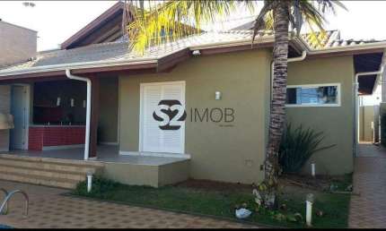 Casa para alugar em Nova Mogi de 235.00m² com 3 Quartos, 3 Suites e 2 Garagens