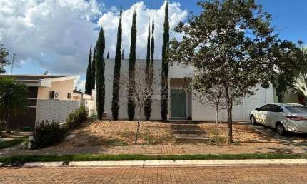 Casa de Condomínio para venda em Jardim Salto Grande de 219.00m² com 3 Quartos, 3 Suites e 4 Garagens