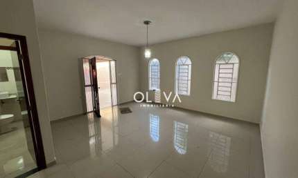 Casa para alugar em Parque Industrial de 200.00m² com 3 Quartos, 1 Suite e 3 Garagens