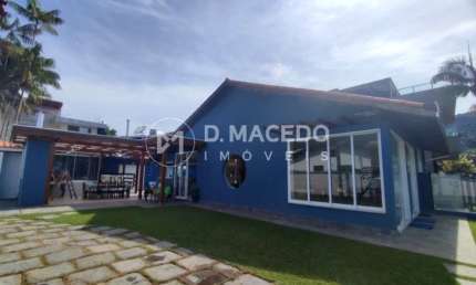 Casa para alugar em Condominio Lagoinha de 724.00m² com 6 Quartos, 5 Suites e 6 Garagens