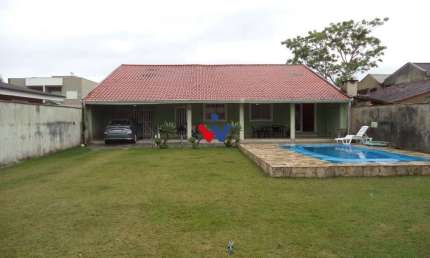 Casa para venda em Guaratuba de 239.00m² com 4 Quartos, 1 Suite e 4 Garagens