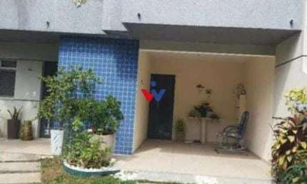 Sobrado para venda em Alto Boqueirão de 168.00m² com 3 Quartos, 2 Suites e 2 Garagens