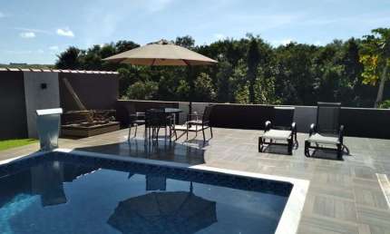 Casa para alugar em Cercado de 300.00m² com 4 Quartos, 4 Suites e 6 Garagens