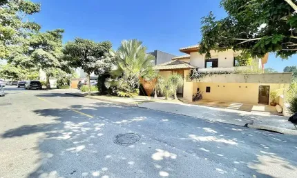 Casa para venda em Moinho Velho de 610.00m² com 6 Quartos, 6 Suites e 4 Garagens