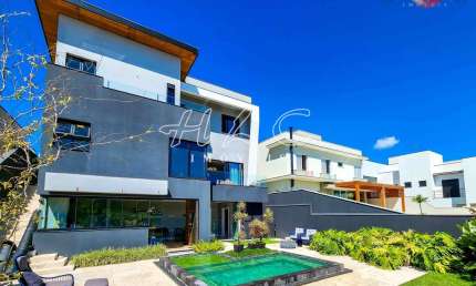 Casa para venda em Santa Isabel de 360.00m² com 4 Quartos, 4 Suites e 4 Garagens