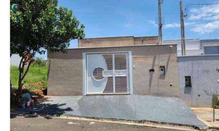 Casa para venda e aluguel em Jardim Veneza de 104.00m² com 3 Quartos, 1 Suite e 2 Garagens