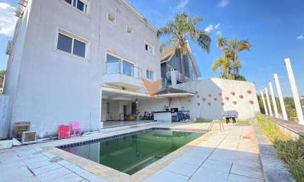 Casa para venda e aluguel em Alphaville de 695.00m² com 5 Quartos, 4 Suites e 6 Garagens