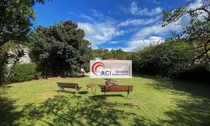 Casa de Condomínio para venda em Granja Viana de 285.00m² com 3 Quartos, 3 Suites e 4 Garagens