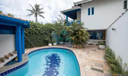 Casa para venda em Saco Da Ribeira de 249.00m² com 4 Quartos, 3 Suites e 5 Garagens