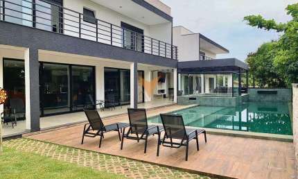 Casa para venda em Parque Residencial Colina Das Estrelas de 1582.00m² com 8 Quartos, 8 Suites e 3 Garagens