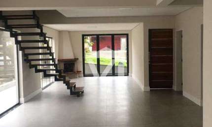 Sobrado para venda em Vila Oliveira de 450.00m² com 4 Quartos, 4 Suites e 2 Garagens