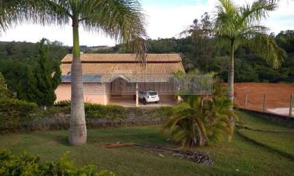 Chácara para venda em Chácaras Leonardi de 250.00m² com 3 Quartos, 3 Suites e 8 Garagens