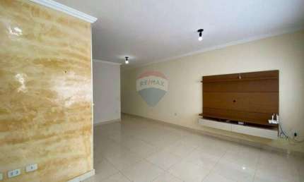 Casa para alugar em Parque Universitário de 100.00m² com 3 Quartos, 1 Suite e 2 Garagens