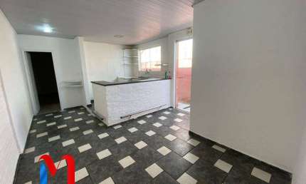 Casa para alugar em Cerâmica de 60.00m² com 1 Quarto e 2 Garagens