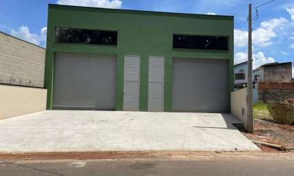 Imóvel Comercial para alugar em Loteamento Terras De São Pedro E São Paulo de 200.00m² com 4 Garagens