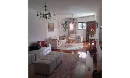 Casa para venda em Jardim Europa de 258.00m² com 2 Quartos, 1 Suite e 2 Garagens