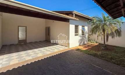 Casa para alugar em Jardim América de 180.00m² com 3 Quartos, 1 Suite e 4 Garagens