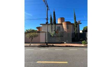 Casa para alugar em Jardim Maria Cândida de 365.00m² com 3 Quartos e 1 Suite