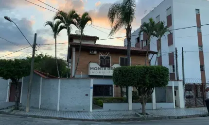 Casa para venda e aluguel em Vila Trujillo de 234.00m² com 4 Quartos, 1 Suite e 6 Garagens