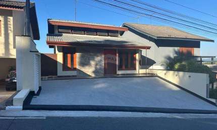 Casa para venda em Arujázinho Iv de 300.00m² com 4 Quartos, 3 Suites e 3 Garagens