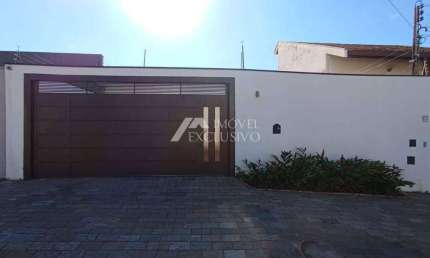Casa para alugar em Jardim São Luiz de 179.00m² com 3 Quartos, 1 Suite e 5 Garagens
