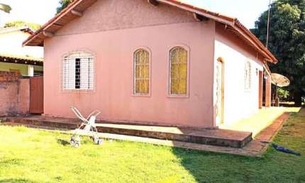 Casa para venda em Centro de 94.00m² com 2 Quartos e 2 Garagens