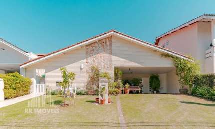 Casa para venda em Alphaville de 262.00m² com 3 Quartos, 1 Suite e 2 Garagens