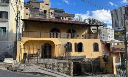 Casa para alugar em Gutierrez de 300.00m² com 5 Quartos, 2 Suites e 4 Garagens