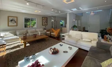Casa para venda em Vila Santo Antônio de 610.00m² com 5 Quartos, 5 Suites e 5 Garagens