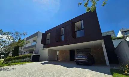 Sobrado para venda em Alphaville Nova Esplanada de 410.00m² com 4 Quartos, 4 Suites e 6 Garagens