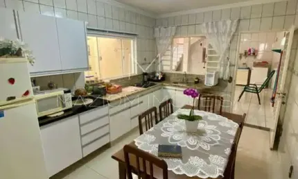Casa para venda em Vila Tupi de 125.00m² com 2 Quartos, 1 Suite e 3 Garagens