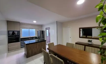 Sobrado para venda em Vila Guimarães de 170.00m² com 3 Quartos, 1 Suite e 4 Garagens