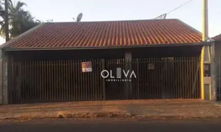 Casa para venda em Centro de 250.00m² com 3 Quartos e 4 Garagens