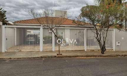 Casa para venda em Parque Industrial de 385.00m² com 3 Quartos e 3 Suites